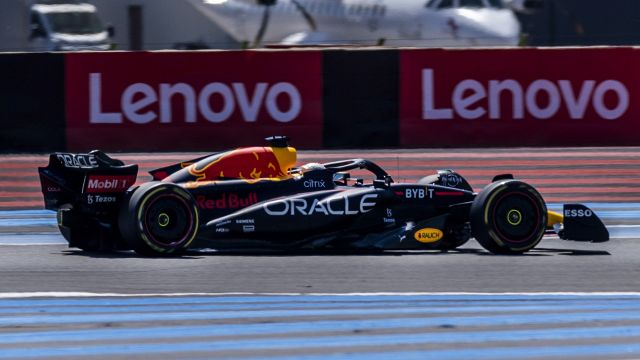 F1, GP Francia: Leclerc sbaglia tutto, Verstappen vince e ringrazia