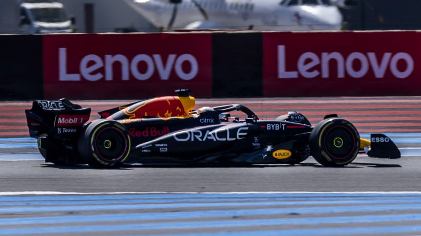 F1, GP Francia: Leclerc sbaglia tutto, Verstappen vince e ringrazia