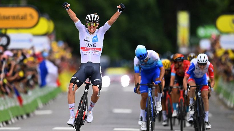 Tour de France, Pogacar torna a dettar legge: tappa e maglia per lo sloveno