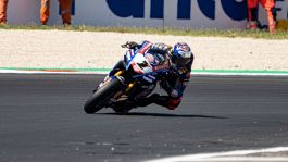 SBK: Razgatlioglu vince a Donington, cade Bautista