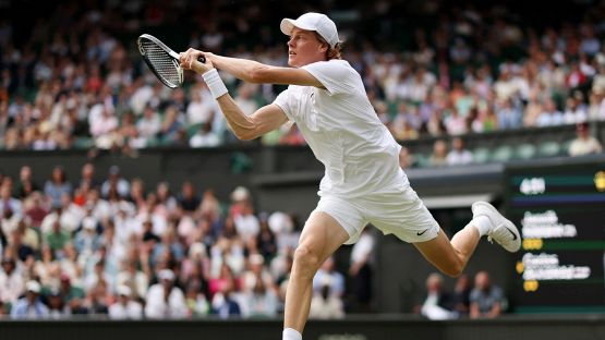 Wimbledon, Jannik Sinner dà spettacolo: battuto Alcaraz, è ai quarti