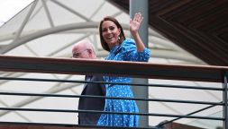 Wimbledon 2022, Kate oscura il principe William in tribuna: sorrisi e outfit perfetto