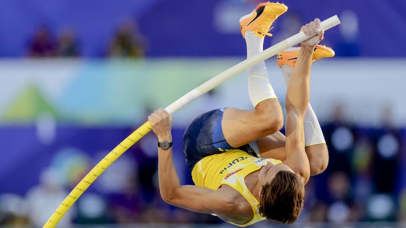 Atletica, salto con l’asta – Duplantis sempre più su: 6.22 nuovo record del mondo