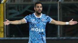 Fabregas, debutto da incubo a Como: blackout, pali e sconfitta