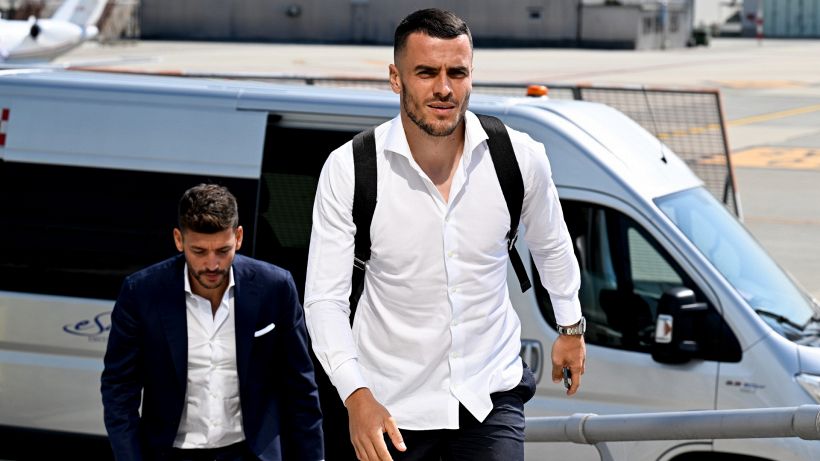 Juve, Kostic è arrivato a Torino: probabile titolare con il Sassuolo