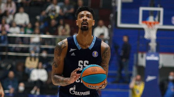 Jordan Mickey carica la Virtus Bologna