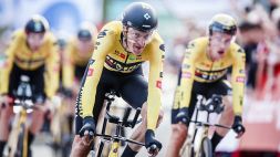 Vuelta al via: cronosquadre alla Jumbo-Visma, Gesink prima maglia rossa