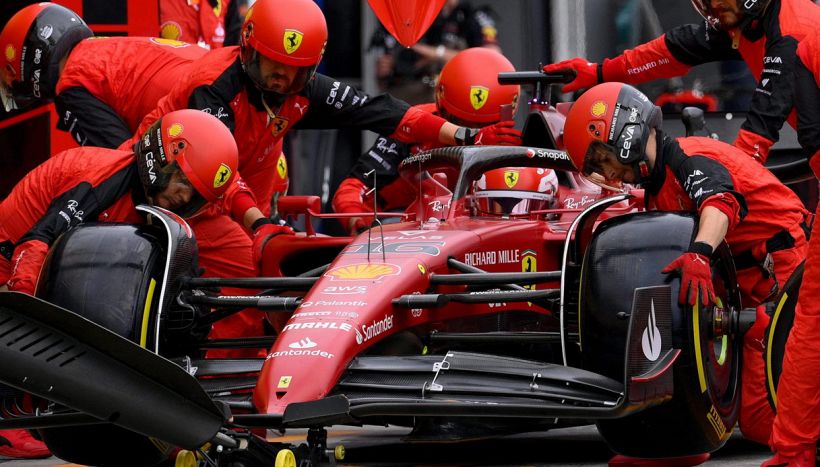 F1, a Spa Leclerc in fondo alla griglia: scelta necessaria per la nuova Ferrari, penalità inevitabile