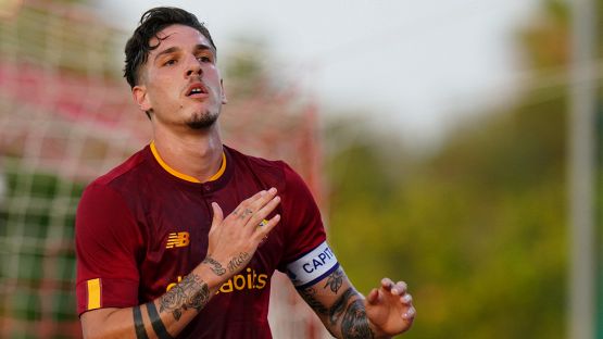 Roma, Zaniolo esalta i tifosi al concerto di Venditti e fa un annuncio