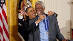 Addio Bill Russell, il commosso saluto di Barack Obama e Michael Jordan