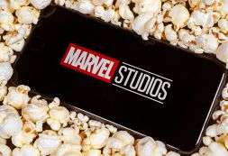 Marvel annuncia la collaborazione con FIFA23: Arrivano le carte Heroes