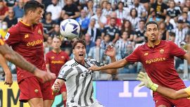 Juve-Roma, la moviola: focus su gol annullato a Locatelli e mani di Smalling
