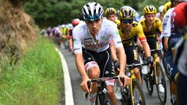 Vuelta Espana, Ayuso positivo ma continuerà a correre