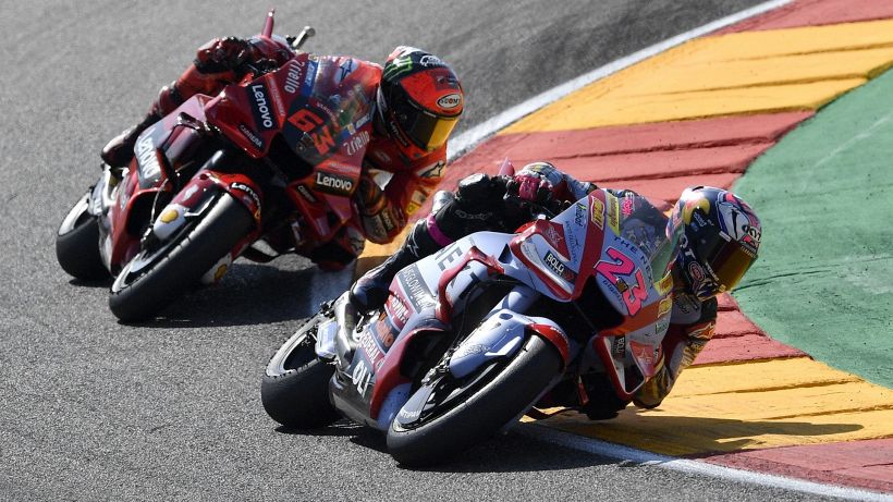 MotoGP Aragona: Bastianini batte Bagnaia all'ultimo, Quartararo fuori al primo giro