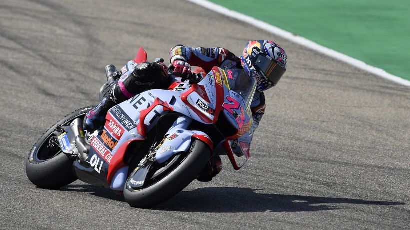 MotoGP Aragona: Bastianini sorprende Bagnaia, Quartararo subito fuori