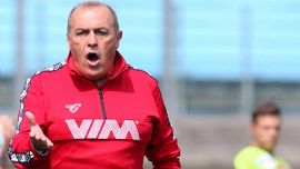 Perugia, Castori rifiuta le domande e va via