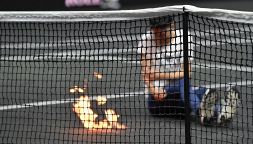 Laver Cup, attivista si dà fuoco nel giorno dell'addio di Federer Foto