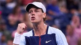 US Open, Sinner avanza ed eguaglia un record di Nadal. Musetti k.o