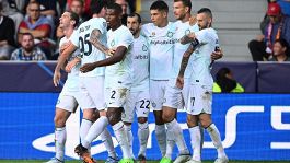Champions, Inter vince col minimo sforzo: decidono Dzeko e Dumfries