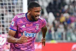 Juventus, tifosi scatenati sui social: non si salva nemmeno la maglia