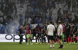 Follia ultras in Champions: scontri, fumogeni e saluto nazista. Guarda le foto