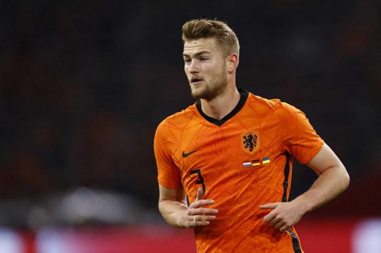 Le parole di De Ligt sulla Juve scatenano i tifosi: pioggia di critiche sui social