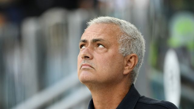 La Roma vince, Mourinho insiste: "Siamo in pochi"