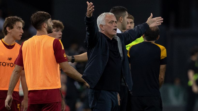 Roma, Mourinho: "È dura, ma dovremo andare avanti". Poi punge Maresca