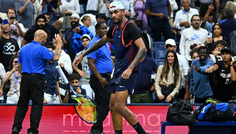 Kyrgios perde il controllo agli US Open: brutto gesto davanti al pubblico e alle telecamere