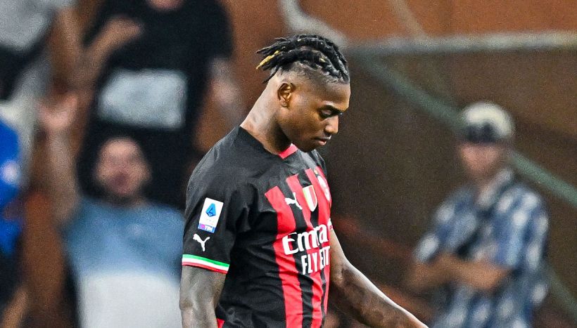 Leao, il tweet polemico sull'espulsione scatena i tifosi del Milan