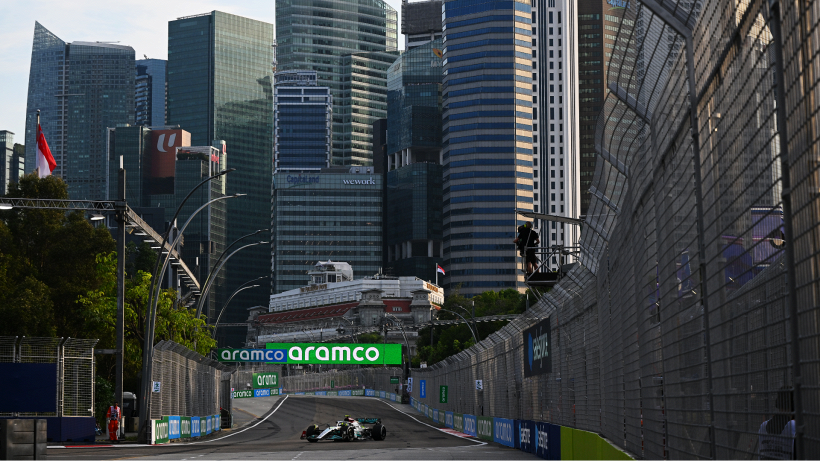 GP Singapore: La Mercedes di Lewis Hamilton vola nelle FP1