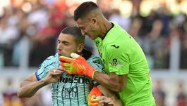 Roma-Atalanta, l'impressionante scontro tra Musso e Demiral: il portiere ha la peggio