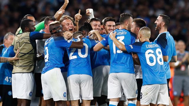 Il Napoli fa quello che vuole: Liverpool umiliato al Maradona