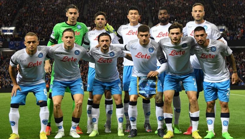 Grande Napoli a Glasgow, i tifosi fanno festa e avvisano il Milan