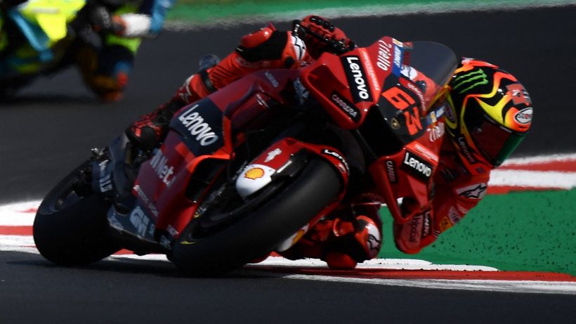 MotoGP: Bagnaia conquista la pole ad Aragon con record