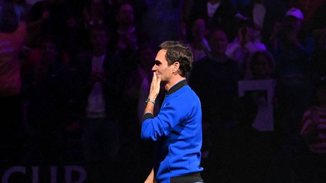 Tennis, l'ultima di Federer: "Ci sarà un’altra occasione per festeggiare insieme"