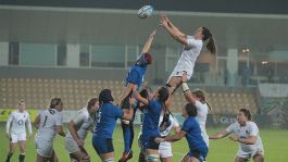 Rugby, le ragazze assaggiano il campo di Auckland