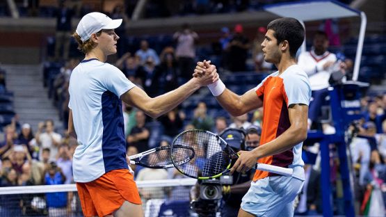 US Open: Alcaraz elimina Sinner al quinto set e vola in semifinale