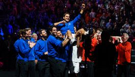 Federer, lacrime per l'addio al tennis alla Laver Cup: le foto