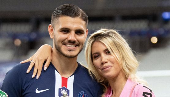 Mauro Icardi pubblica e rimuove chat compromettenti con Wanda Nara. E le manda un bacio: le crepe di un matrimonio