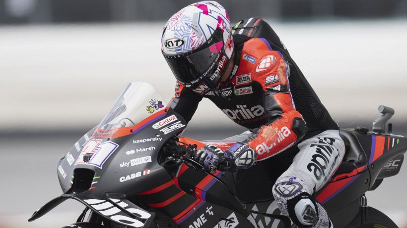 MotoGP, Aleix Espargaró si opera al braccio destro