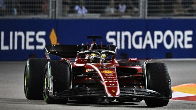 F1, GP Singapore: nuova pole di Leclerc, solo ottavo Verstappen