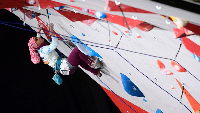 Elnaz Rekabi, l'inquietante risvolto sulla scomparsa della campionessa iraniana di arrampicata. Aveva gareggiato senza hijab