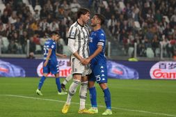Juventus, Vlahovic è ancora un caso: rissa con Bandinelli e rischio panchina in Champions