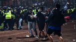 Indonesia, mattanza allo stadio a Malang: le foto della tragedia