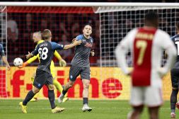 Ajax-Napoli, una partita storica che fa esplodere il delirio nel web: lo stupore dei tifosi