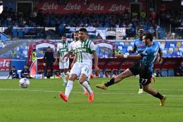 Vergogna Napoli: maglia Kvara rubata ai georgiani allo stadio ma c'è lieto fine