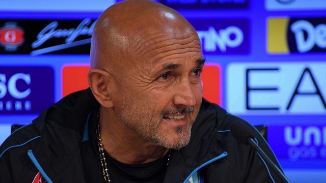 Spalletti responde em napolitano aos elogios do colega Klopp