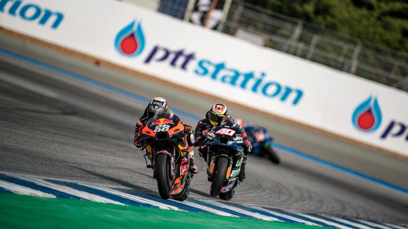 MotoGP, in Thailandia festeggia Oliveira: Bagnaia riapre il Mondiale