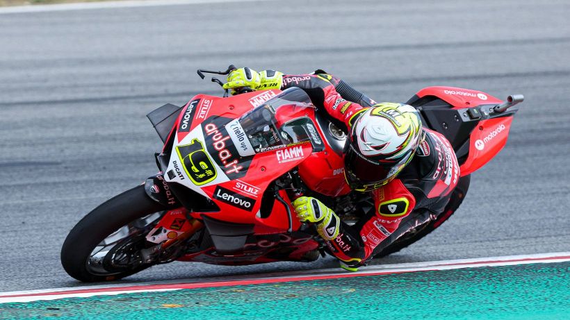 Superbike, Razgatlioglu brilla nelle libere di Portimao